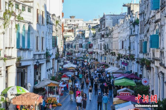 資料圖：圖為?？隍T樓老街游客如織。 <a target='_blank' href='/' >中新網(wǎng)</a>記者 駱云飛 攝