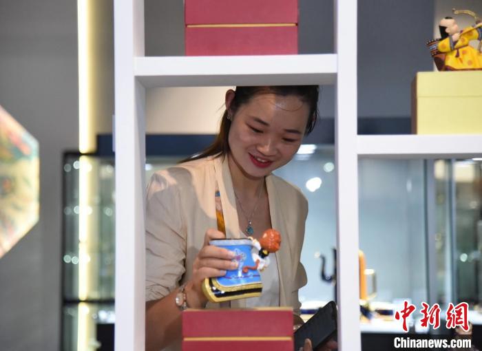 草原文化遺產保護日：千余款傳統(tǒng)工藝和文創(chuàng)產品開展