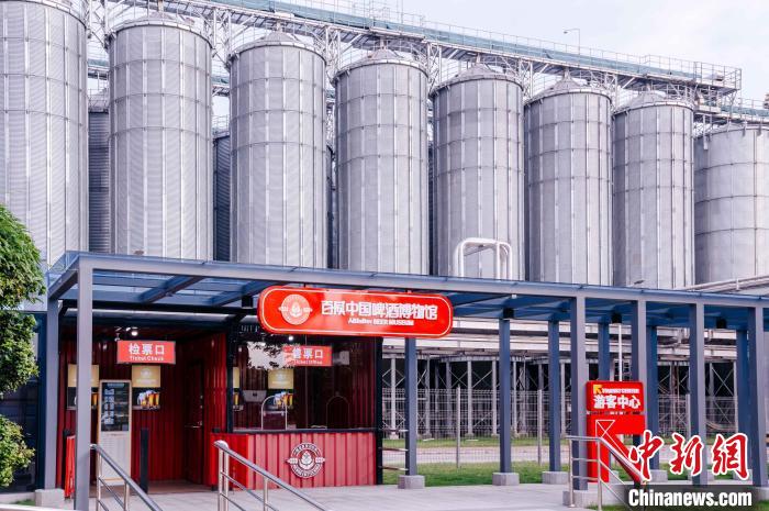 圖為基地原料立倉?！±钅宪?攝