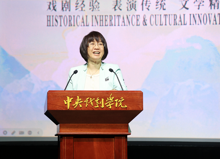 中國(guó)電影資料館館長(zhǎng)、中國(guó)電影藝術(shù)研究中心主任孫向輝致辭。來(lái)源：主辦方供圖 