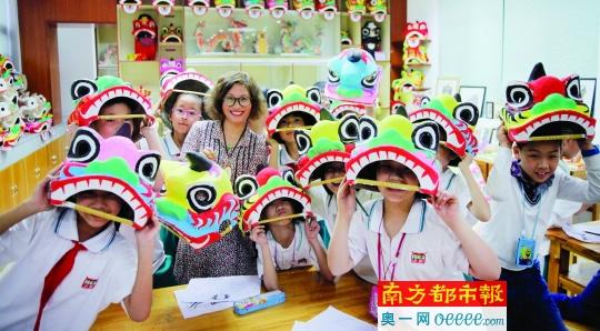 傳承傳統(tǒng)文化 80后女教師把“扎獅頭”帶進小學(xué)