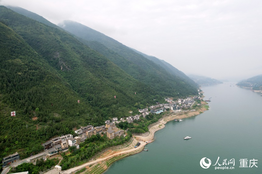 位于長江南岸的三峽里·竹枝村。人民網(wǎng)記者 劉政寧攝