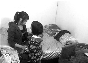 小梅現(xiàn)在只身帶著女兒，生活困難 圖片來源：溫州網(wǎng)