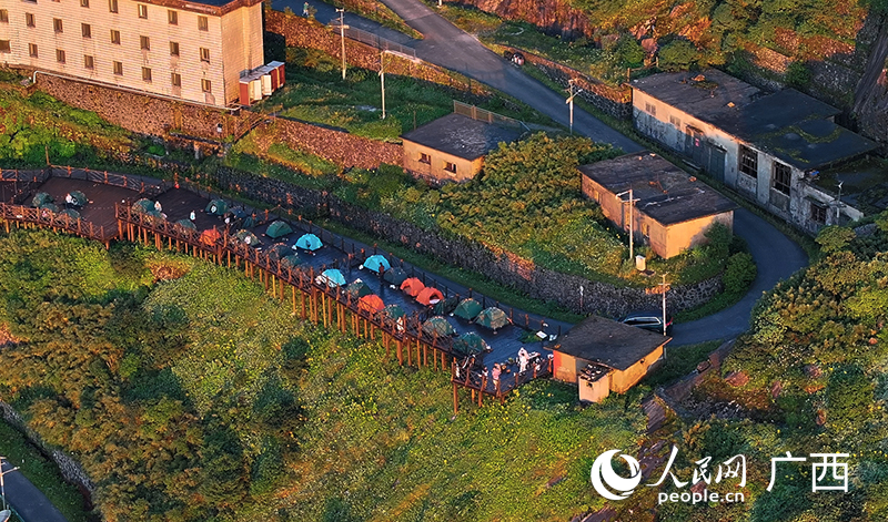 山頂露營(yíng)區(qū)。人民網(wǎng) 雷琦竣攝