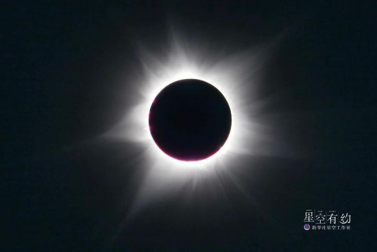 2023年4月20日，天宇上演日全環(huán)食（同一次日食，一部分地區(qū)可見日全食，另一部分地區(qū)可見日環(huán)食）。這是星空攝影師許曉平當日在澳大利亞拍攝的日食。（星聯(lián)CSVA供圖）