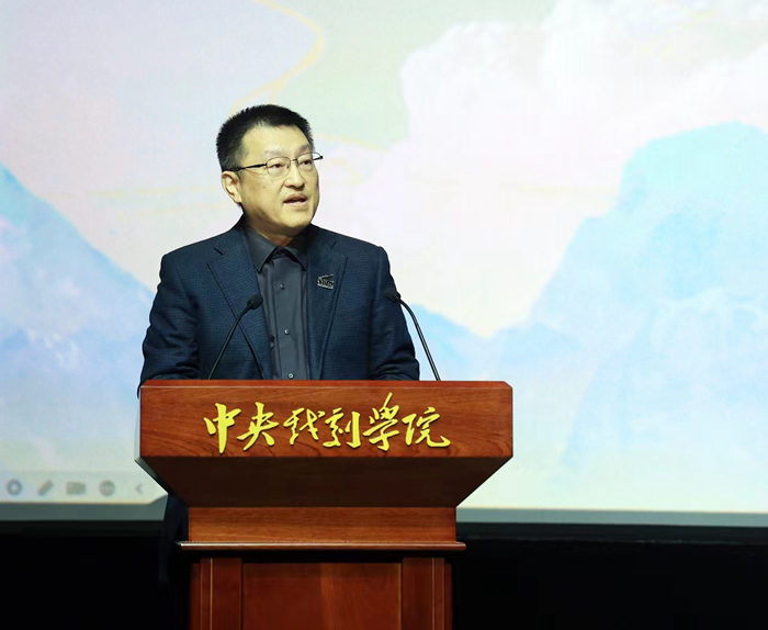 中央戲劇學(xué)院黨委書(shū)記徐永勝致辭。來(lái)源：主辦方供圖 