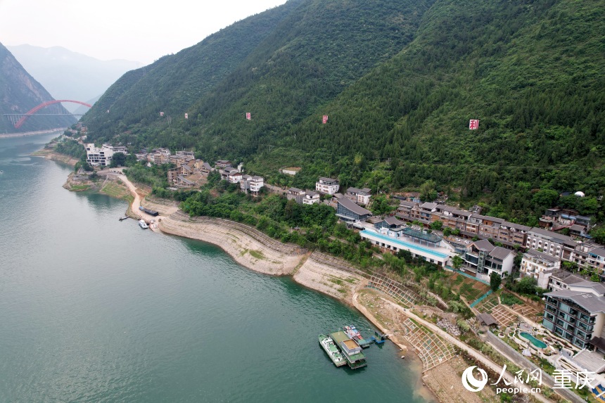 三峽里·竹枝村全長2.5公里，如一條絲帶分布于長江沿線。人民網(wǎng)記者 劉政寧攝