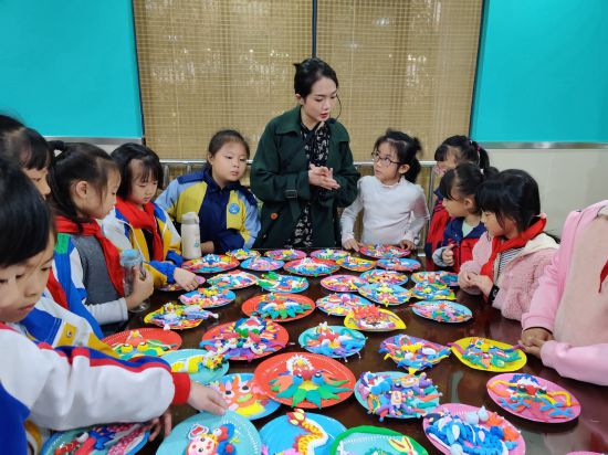 師生互動(dòng)課堂。