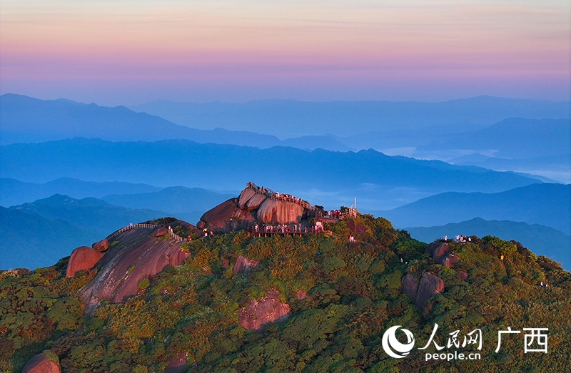 貓兒山日出。人民網(wǎng) 雷琦竣攝
