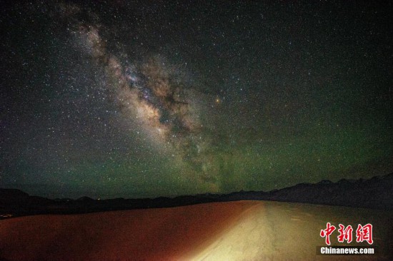 圖為6月20日晚，高原銀河風(fēng)光。曹枝清 攝